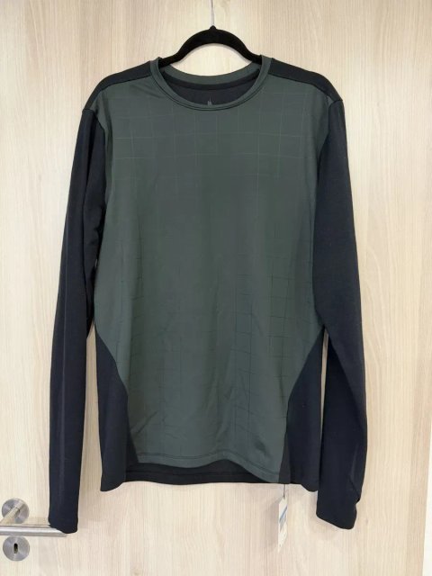 Оригінальний лонгслів NikeLab Essentials Розмір М