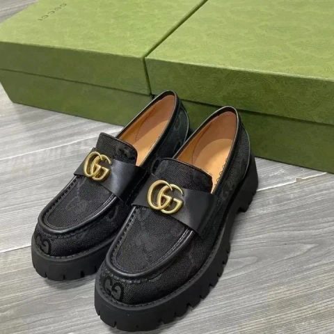 Осінні туфлі лофери Gucci Гуччі взуття