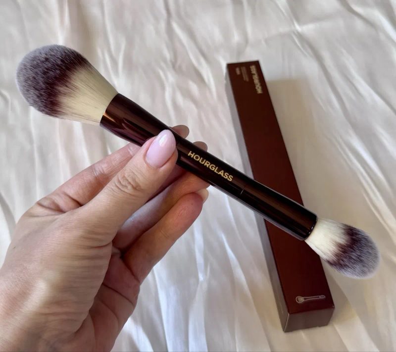 Пензлик для пудри Hourglass Veil Powder Brush — фото 2