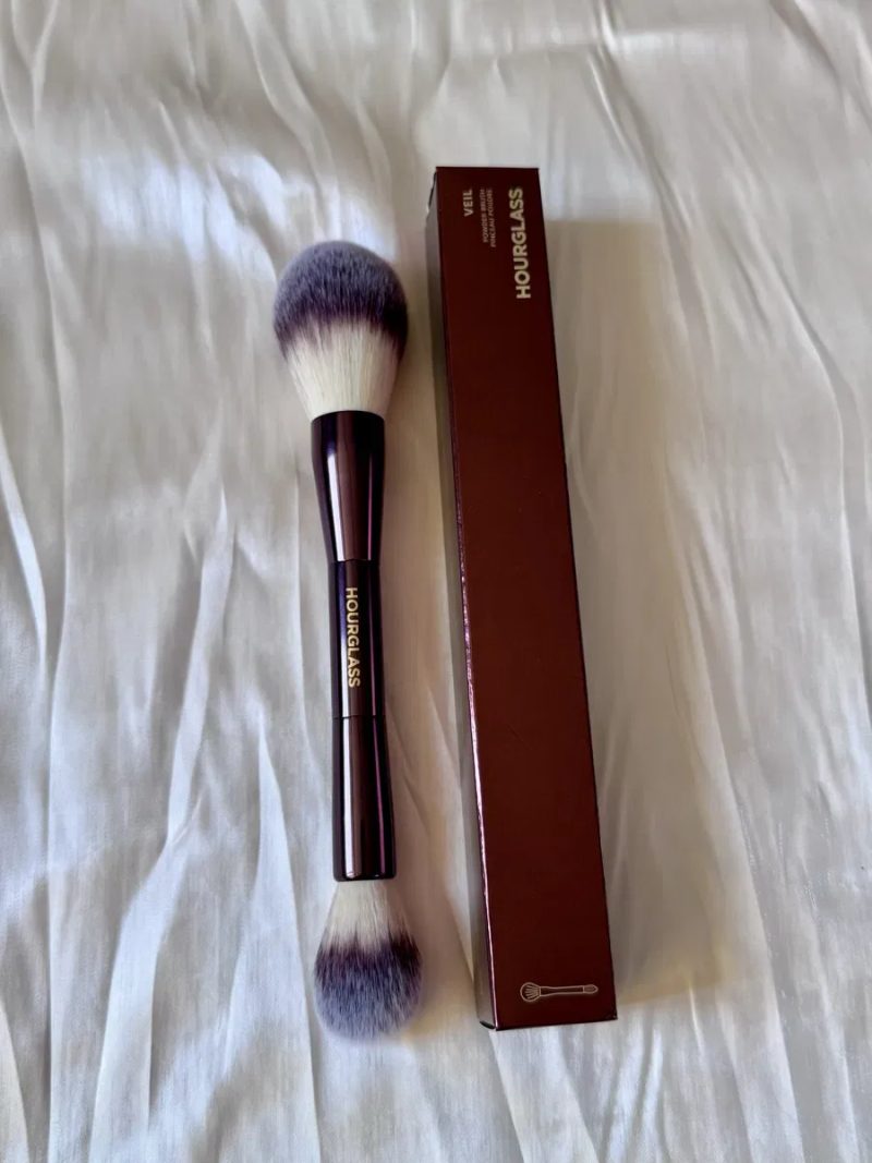 Пензлик для пудри Hourglass Veil Powder Brush — фото 5