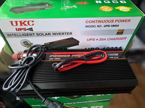 Перетворювач Інвертор з заряджанням 20А 1800W 12V-220V UPS Инвертор
