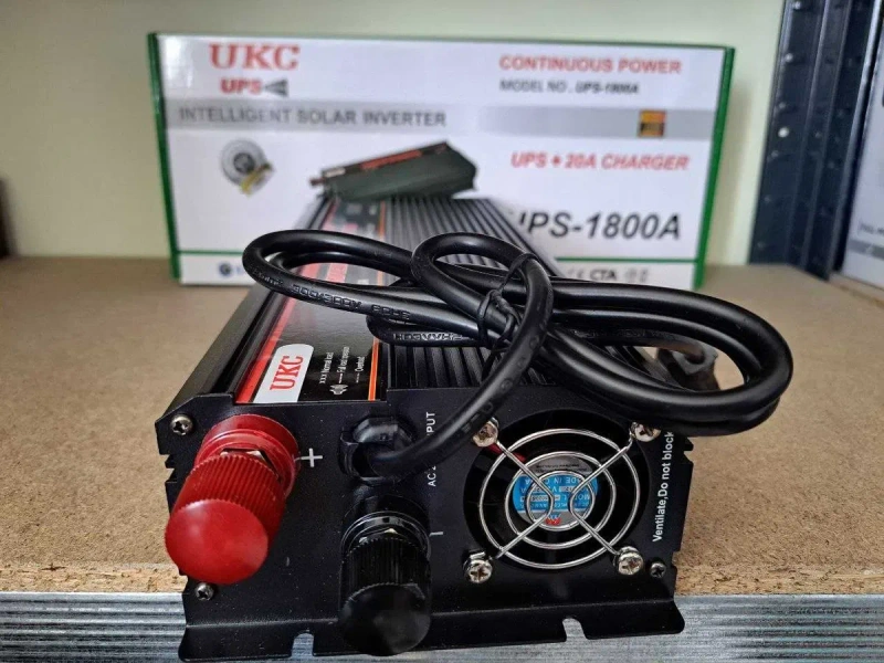 Перетворювач Інвертор з заряджанням 20А 1800W 12V-220V UPS Инвертор — фото 3