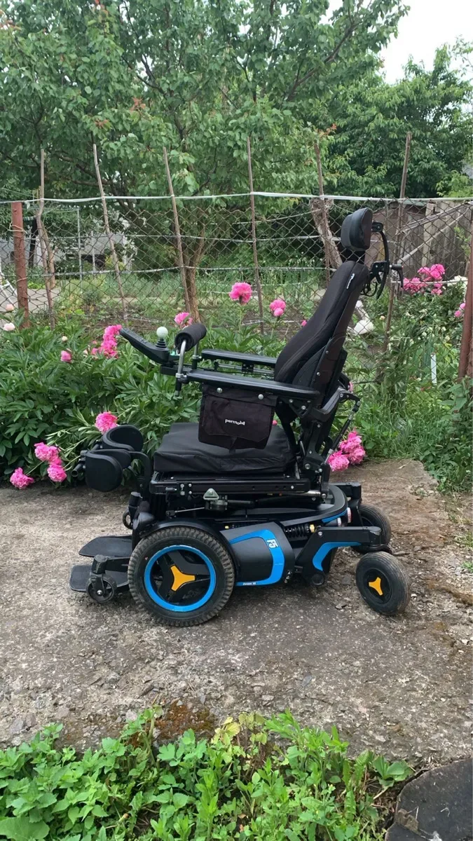 Permobil F5 vs інвалідний візок з вертикалізатором — фото 2