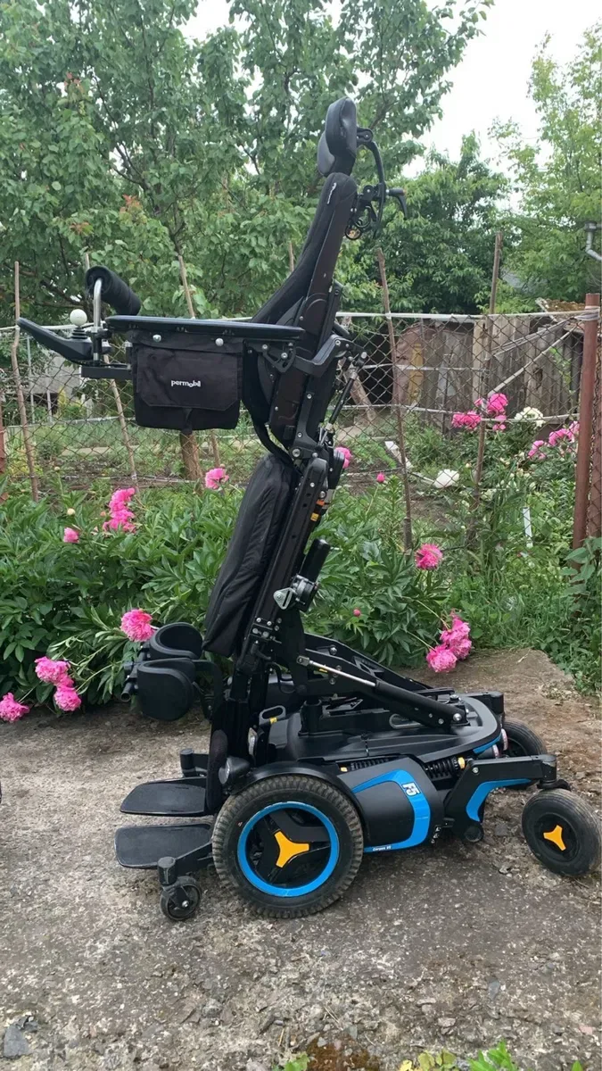 Permobil F5 vs інвалідний візок з вертикалізатором — фото 4