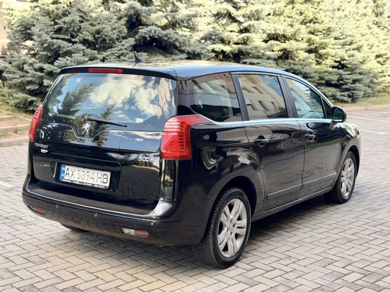 Peugeot 5008 2011 2.0 TDI AVTOMAT — фото 2