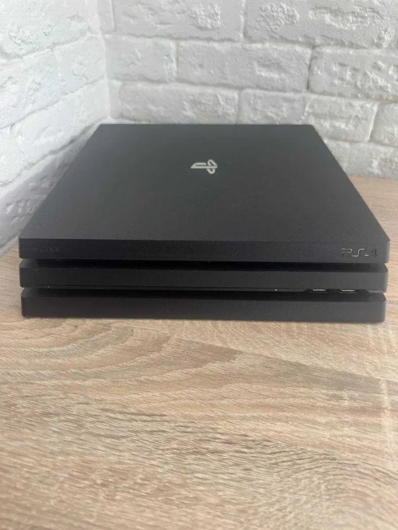 PlayStation 4 Pro 1TB (CUH-7208B) • 2 джойстики + 2 гри — фото 2