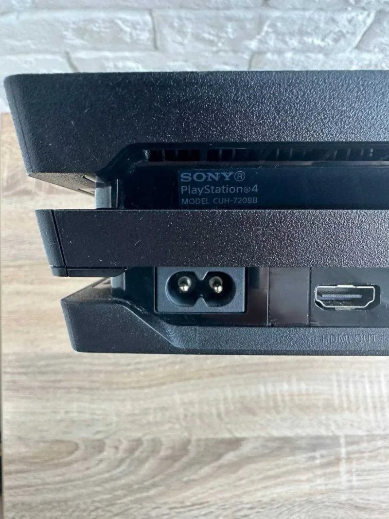PlayStation 4 Pro 1TB (CUH-7208B) • 2 джойстики + 2 гри — фото 5