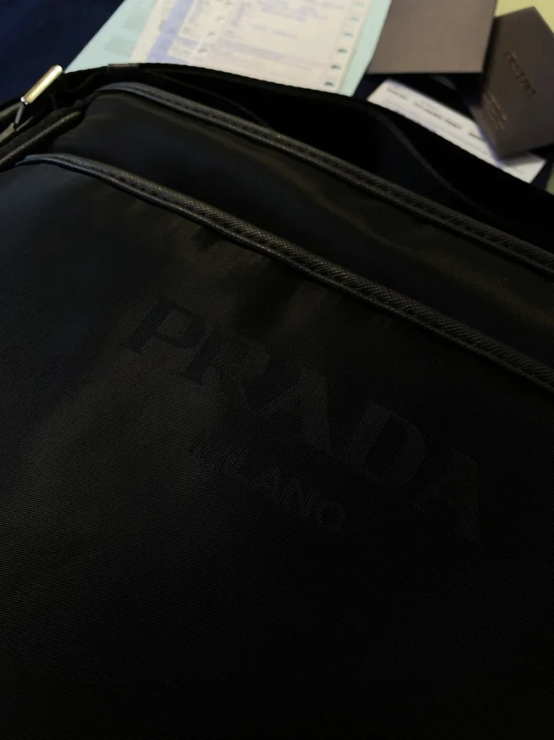 Prada Lampo Re-Nylon Messenger Bag Nero — фото 4