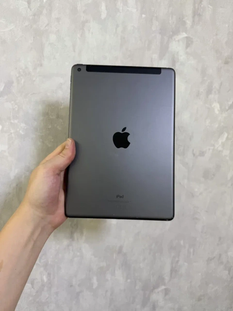 Продам Apple iPad 9-го покоління на 64 ГБ, версія з підтримкою SIM-карти.