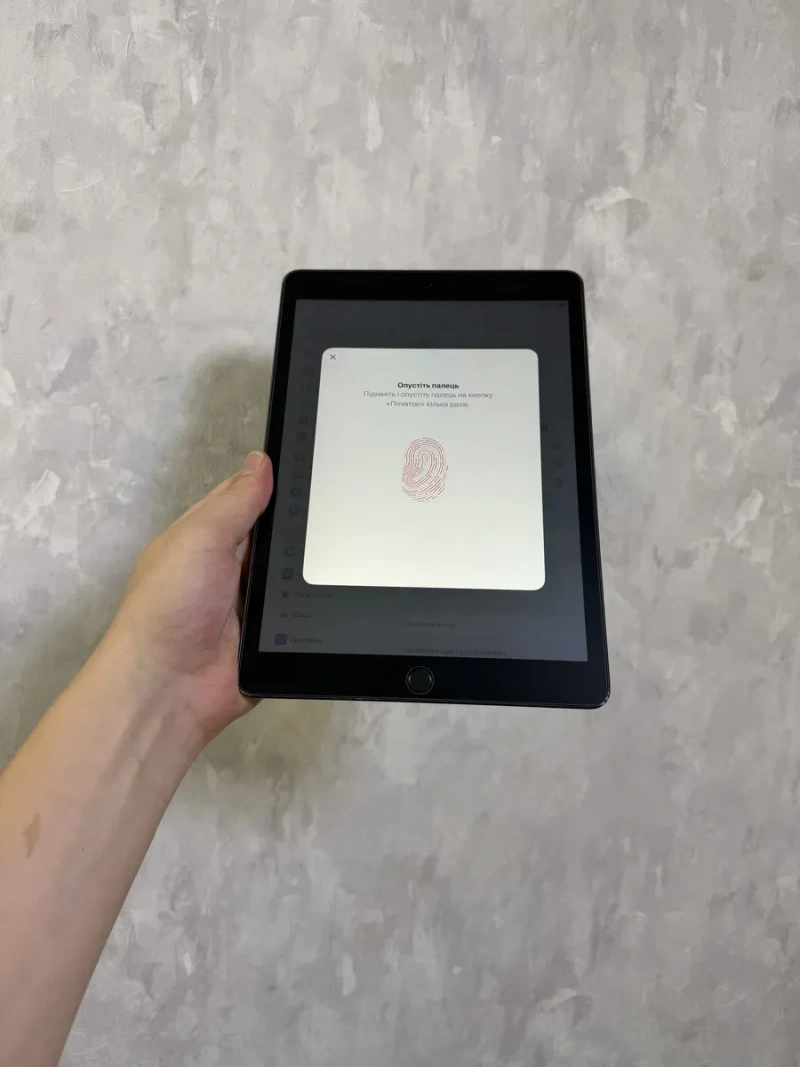 Продам Apple iPad 9-го покоління на 64 ГБ, версія з підтримкою SIM-карти. — фото 4