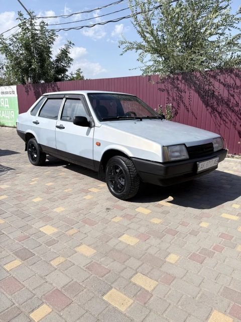 Продам авто 99 инжектор