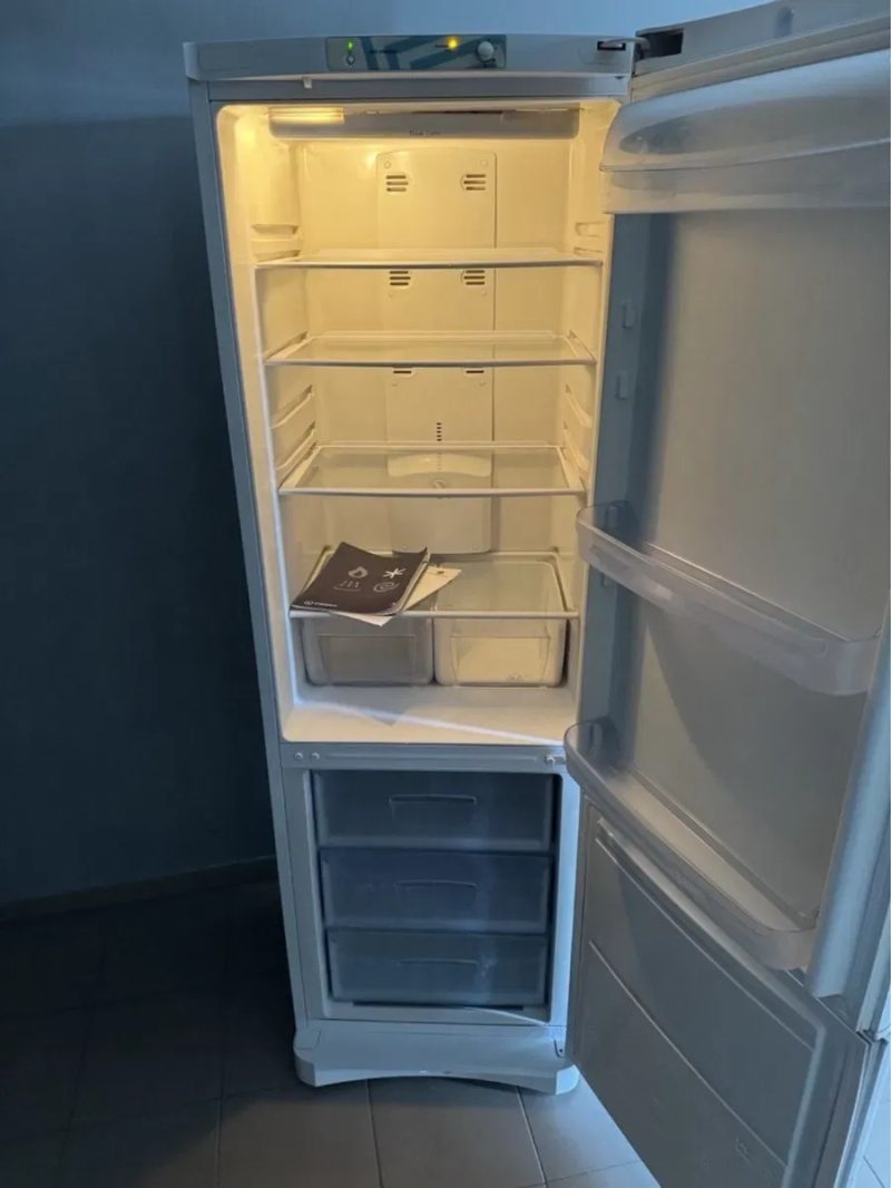 Продам дешевий холодильник б/у Indesit TI22W NoFrost.Робочий.Доставлю. — фото 2