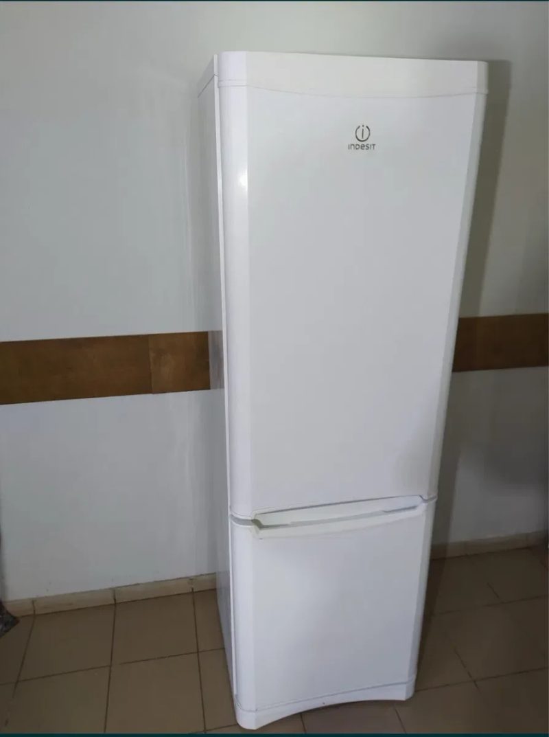 Продам дешевий холодильник б/у Indesit TI22W NoFrost.Робочий.Доставлю. — фото 3