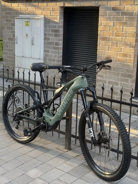 Продам двопідвісний електричний велосипед Specialized Turbo Levo, R29