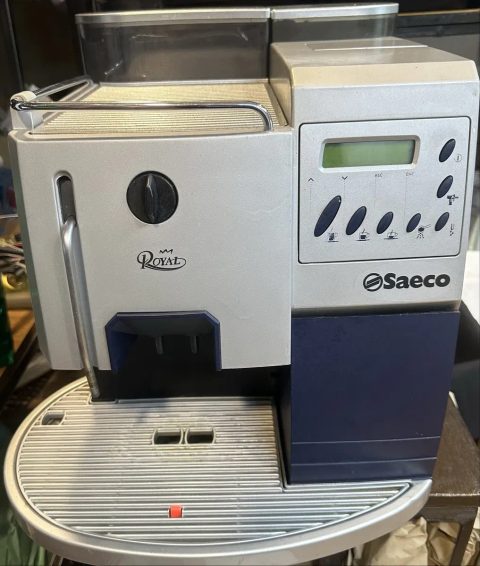 Продам кофемашину Saeco