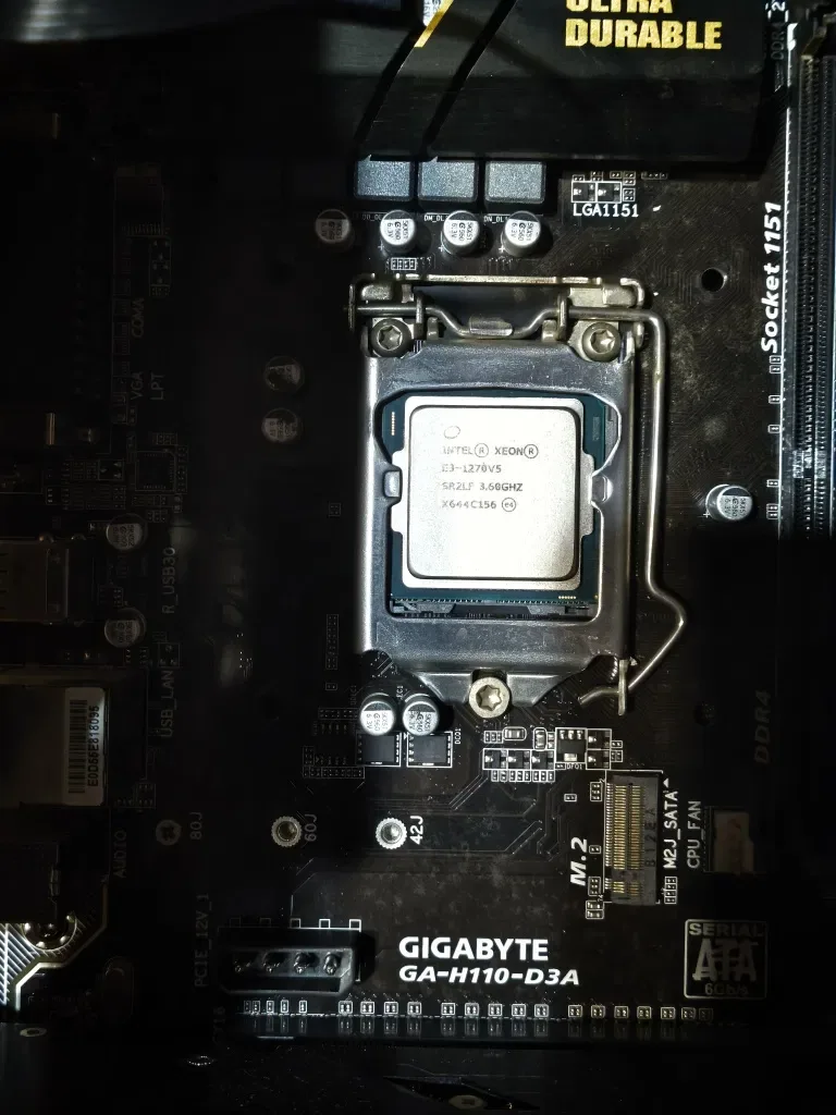Продам комплект мать Gigabyte h110+e3 1270v5+8gb — фото 2