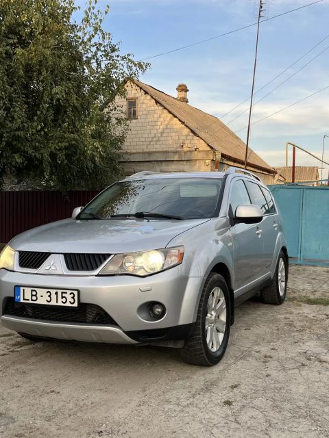 Продам Mitsubishi Outlander в хорошем состоянии
