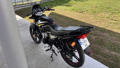 Продам мотоцикал спарк обємом 200 кубів.