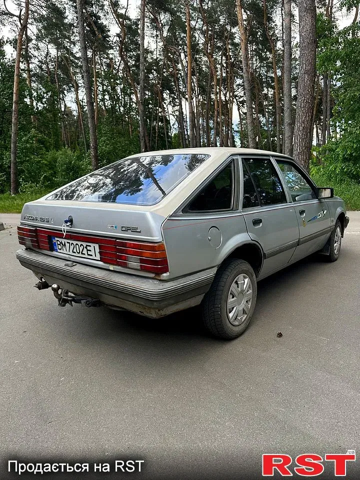 Продам opel ascona 1985 газ бензин 1.6 — фото 3