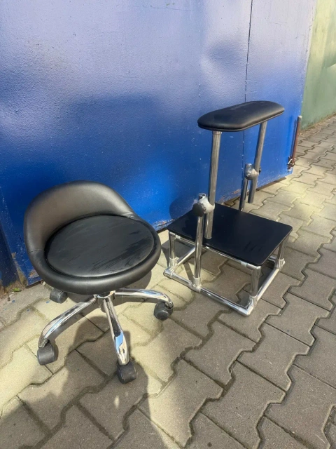 ПРОДАМ стілець для майстра педикюру+ підставка для ніг