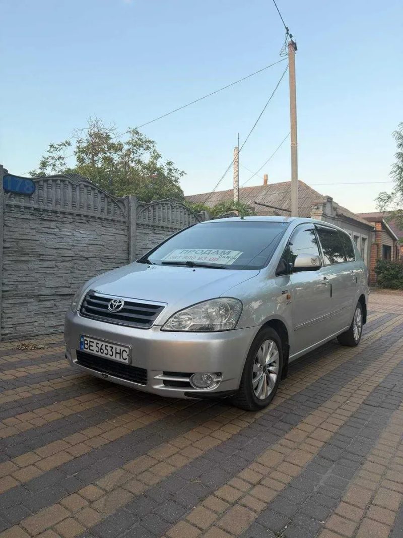 Продам Toyota Avensis Verso 2002 р.в. — фото 2