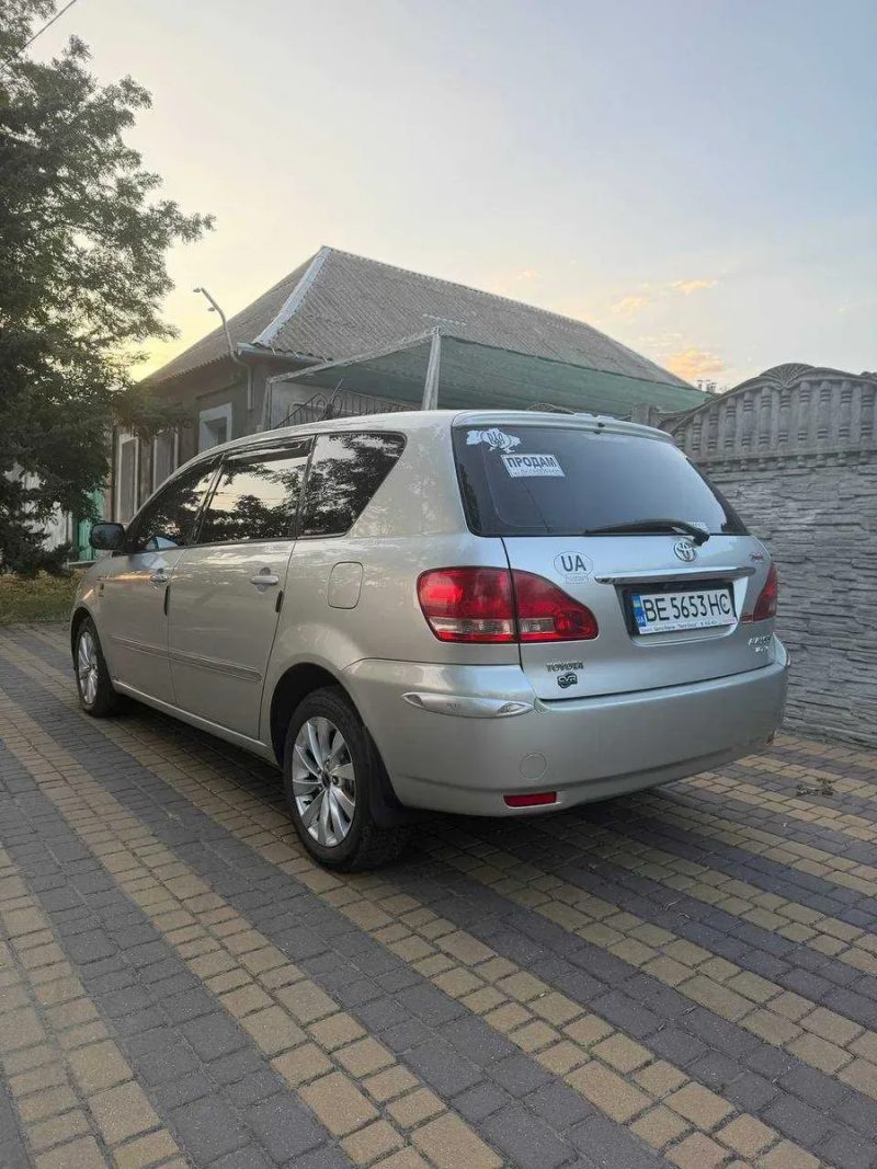 Продам Toyota Avensis Verso 2002 р.в. — фото 3