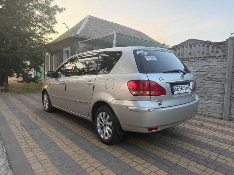 Продам Toyota Avensis Verso 2002 р.в. — фото 4