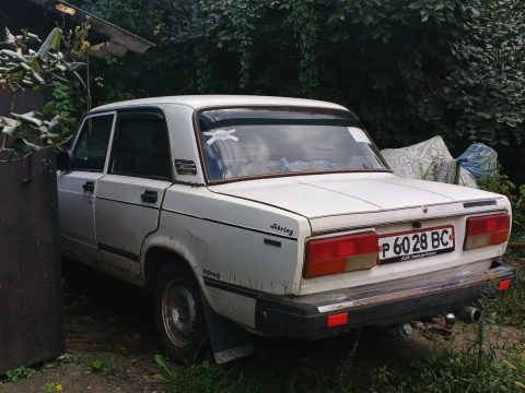 Продам ВАЗ-2107 (Газ/Бензин, переварена, гарна музика + гора запчастин)