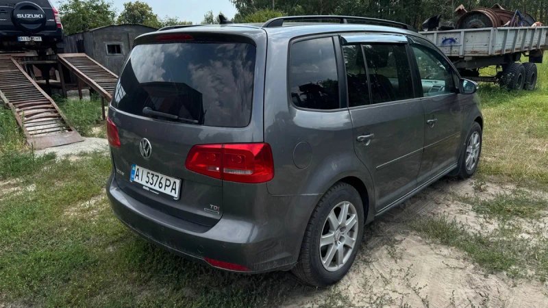 Продам Volkswagen Touran 1.6 дизель 2013 — фото 3