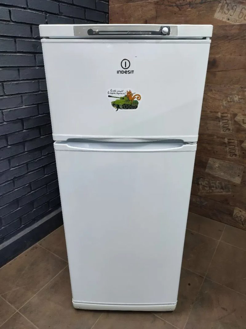 Продається Двокамерний холодильник Indesit st140 — фото 2