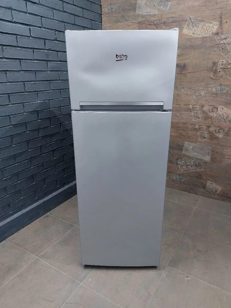 Продається Двокамерний холодильник Indesit st140 — фото 6