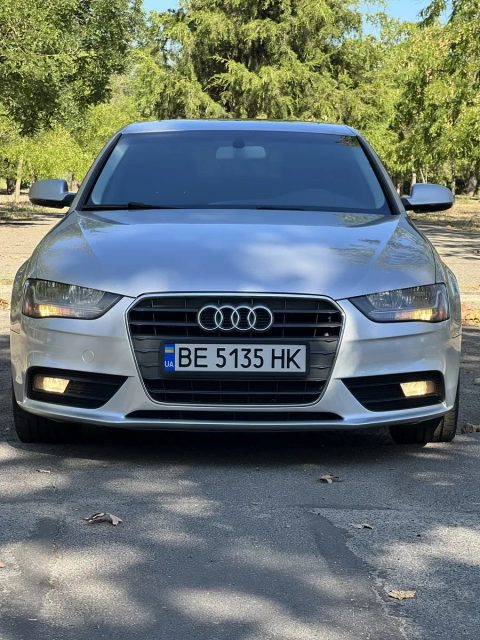 Продаю Audi A4 B8