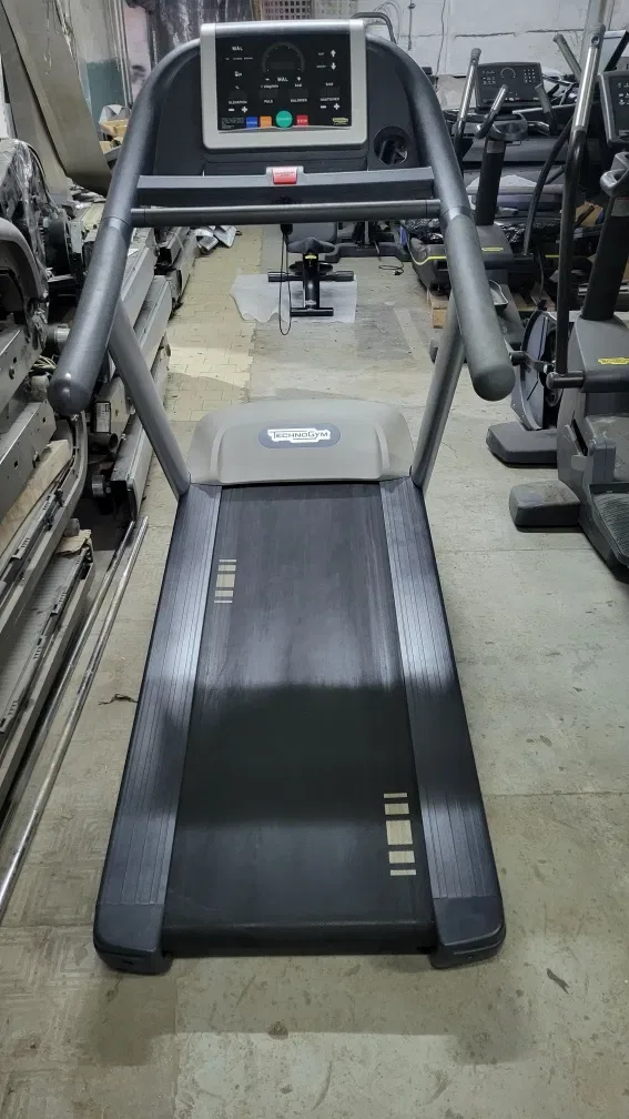 Професійна Бігова доріжка technogym Jog Now 500 LED — фото 3