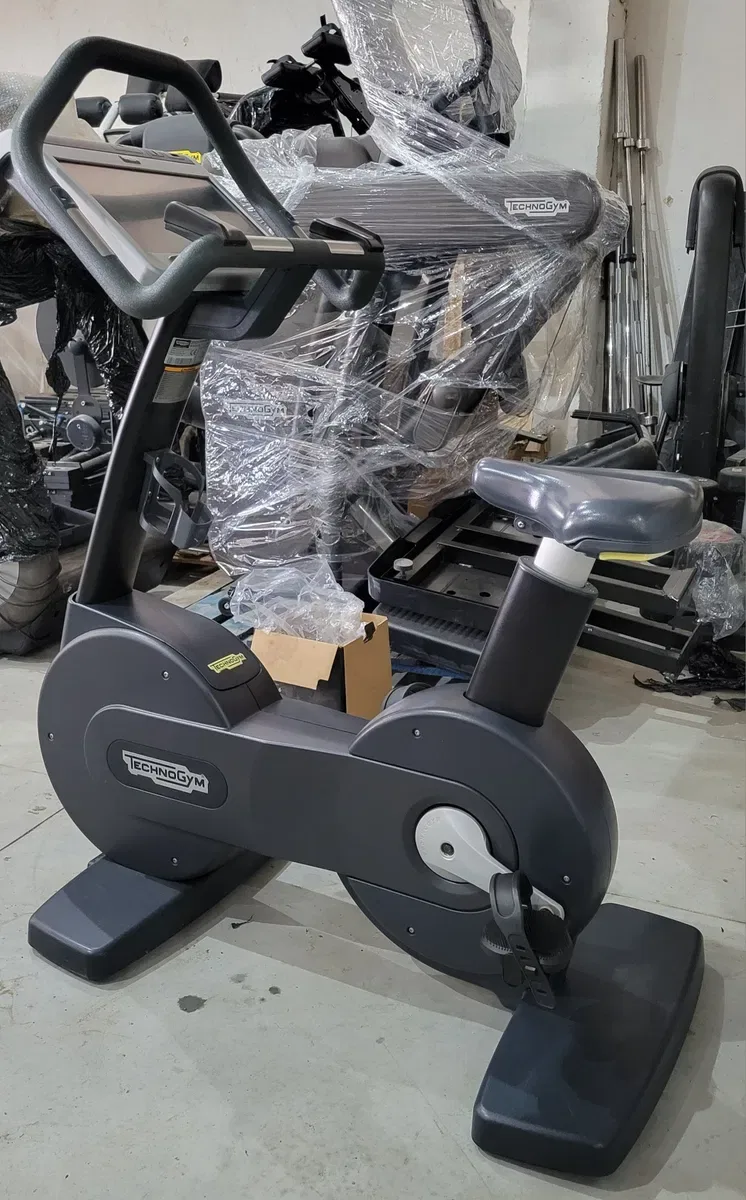 Професійний велотренажер Technogym Excite 700 Unity на гарантії — фото 2