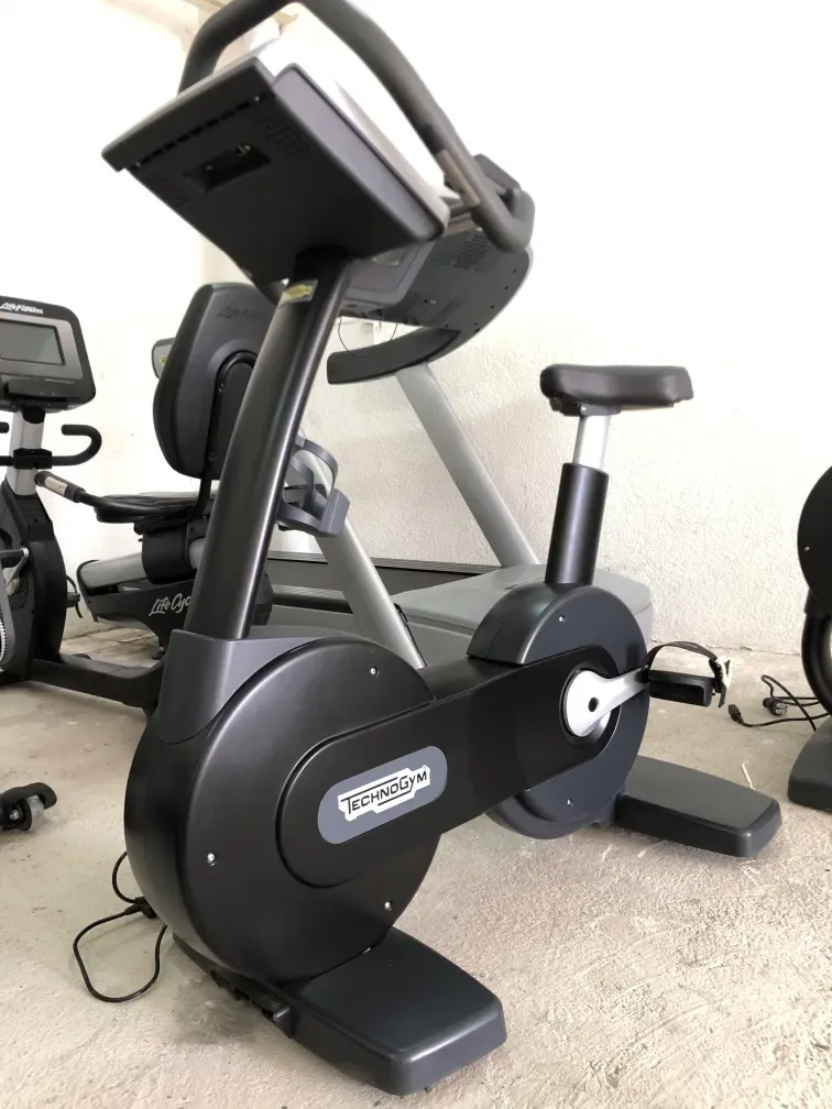 Професійний велотренажер Technogym Excite 700 Unity на гарантії — фото 3