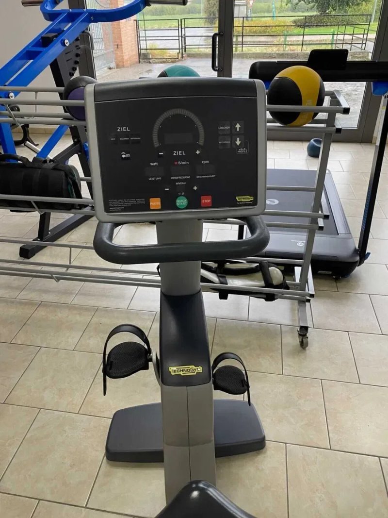 Професійний велотренажер Technogym Recline 500 Led горизонтальний — фото 4