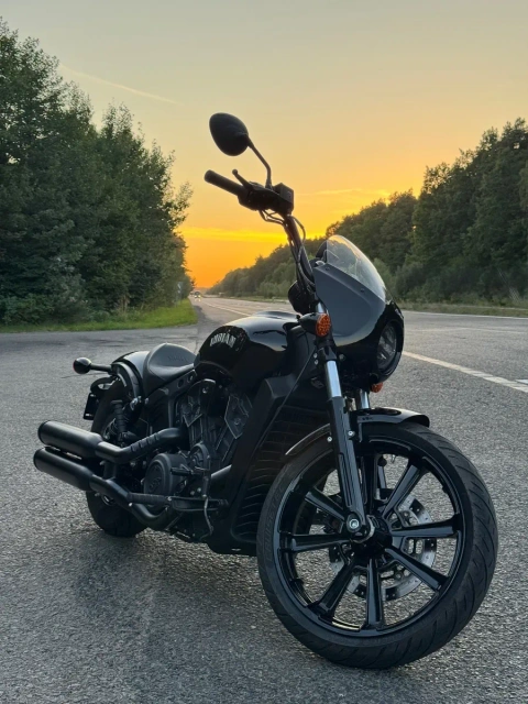 Прямий конкурент Harley-Davidson чудовий мотоцикл Indian Scout Rogue, 2022 рік