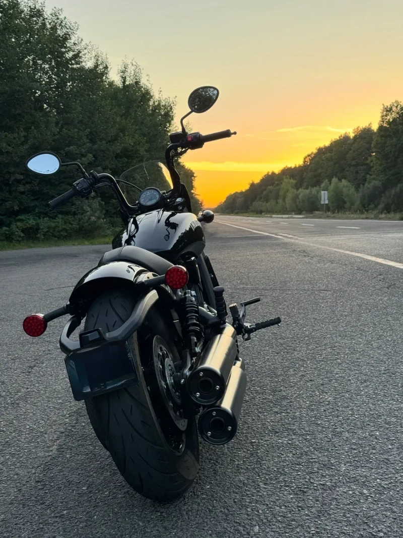 Прямий конкурент Harley-Davidson чудовий мотоцикл Indian Scout Rogue, 2022 рік — фото 3