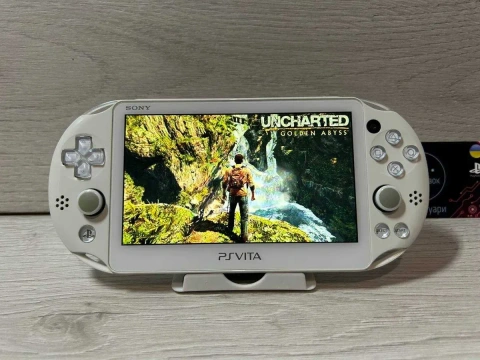 PS vita slim White 2000 32GB + 15 Ігор встановлено  Ідеальний стан