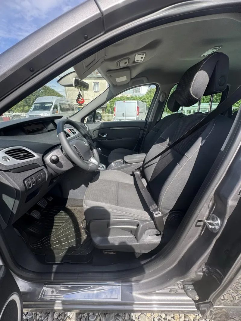 Renault Grand Scenic — фото 8