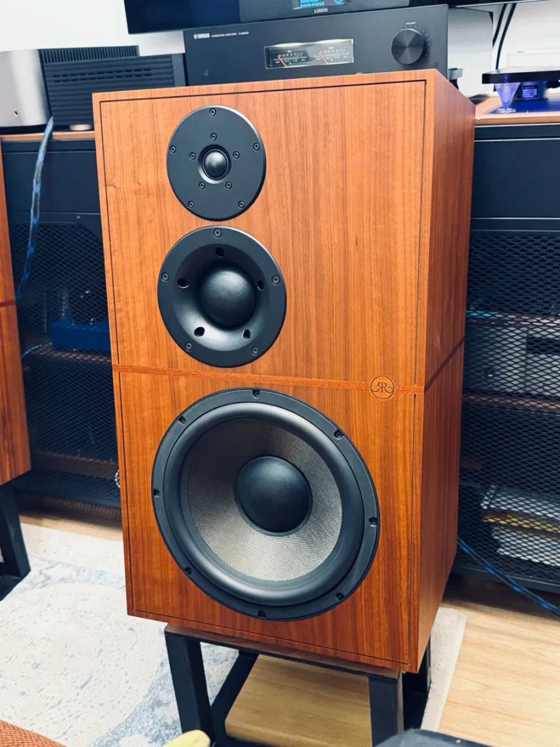 Revival Audio Atalante 5 — флагман молодой французской марки, инженерная родословная мировых брендов | состояние нового, подставки, коробки — фото 2