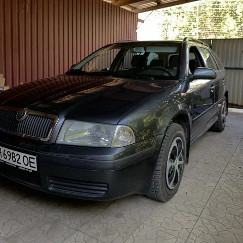 Scoda Octavia Tour A4 в отличном состоянии