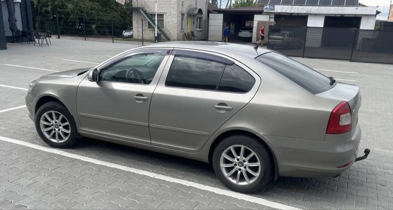 Skoda Octavia 2011 Газ-бензин 1,6МРІ — фото 3