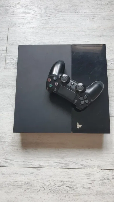 Sony PlayStation 4  cuh 104A