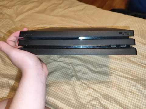 Sony Playstation 4 pro продам