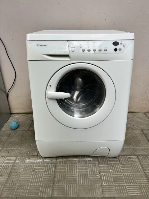 Стиральная машина Electrolux 7 кг.EWN1030.Гарантия!