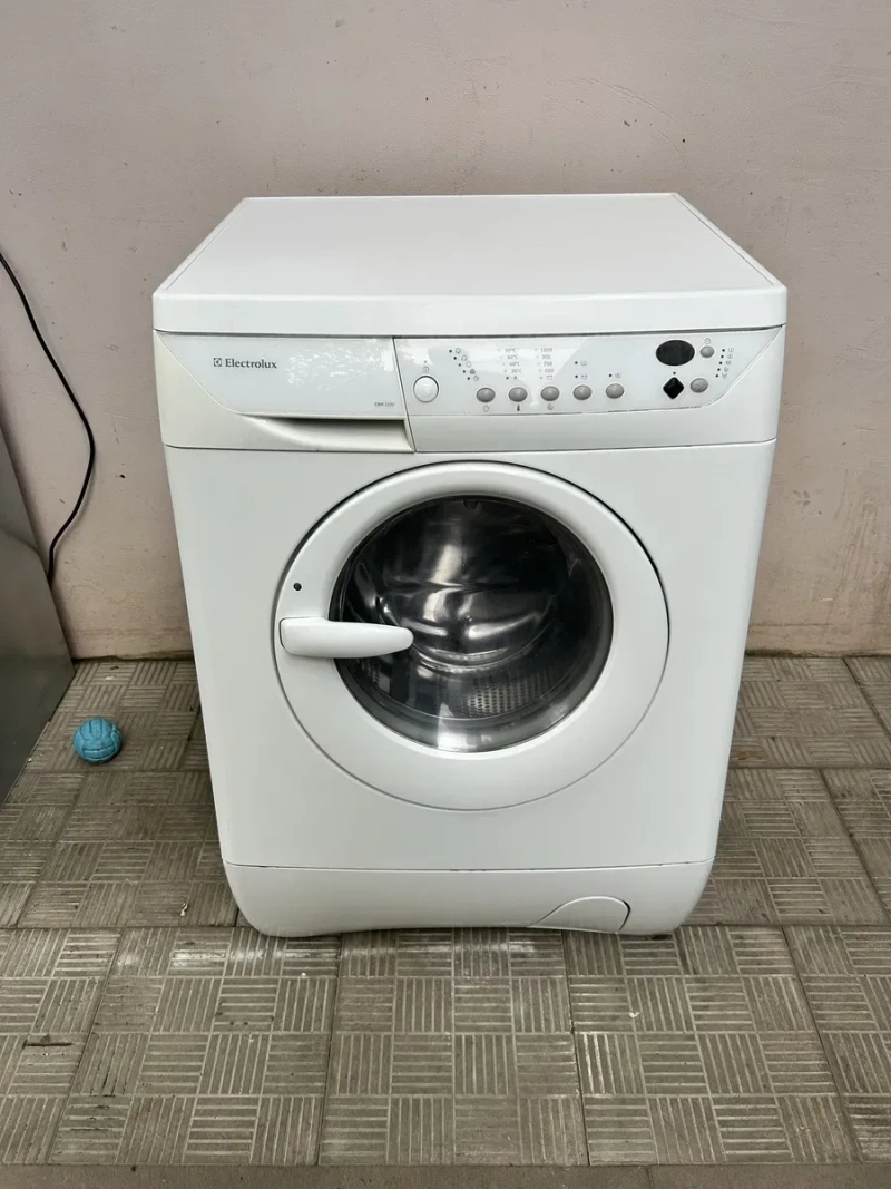 Стиральная машина Electrolux 7 кг.EWN1030.Гарантия! — фото 2