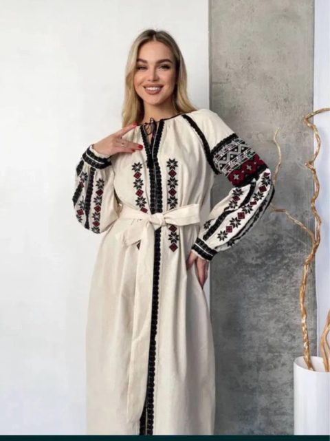 Сукня вишита ,беж, чорні, білі .Ціни різні