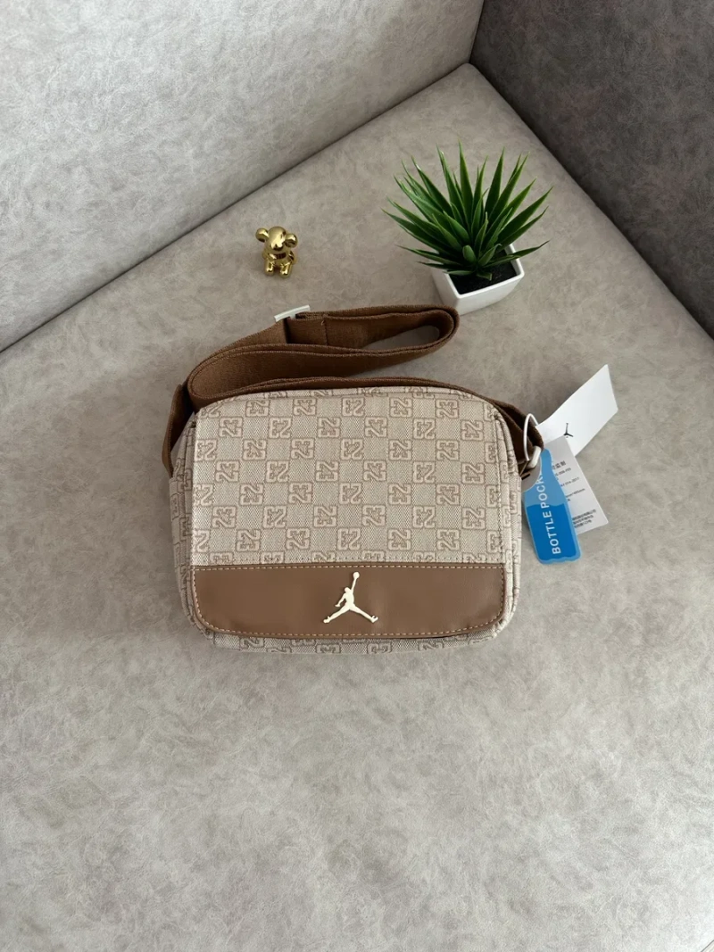 Сумка Air Jordan Monogram Crossbody | Nike, найк, джордан месенджер — фото 5