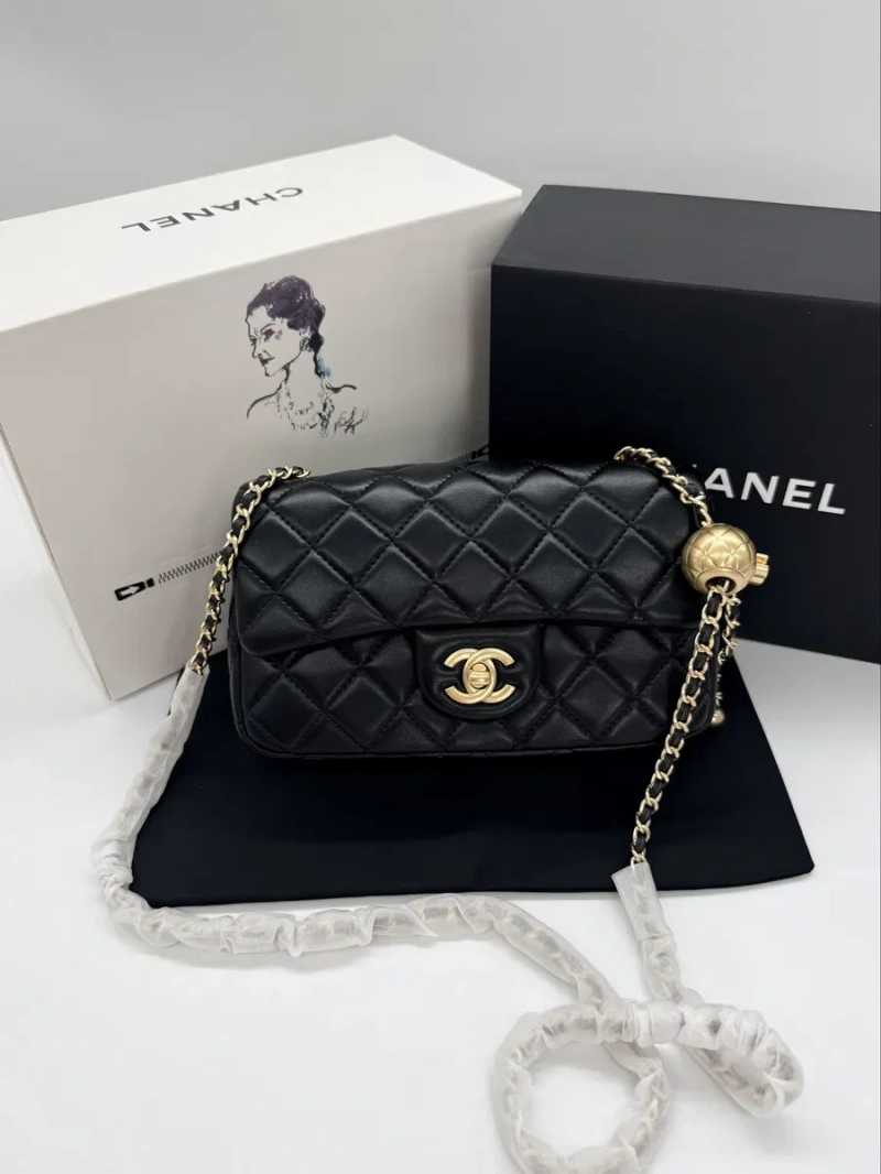 Сумка Chanel Mini 20 Classic Flap Bag коричнева, біла, чорна — фото 3